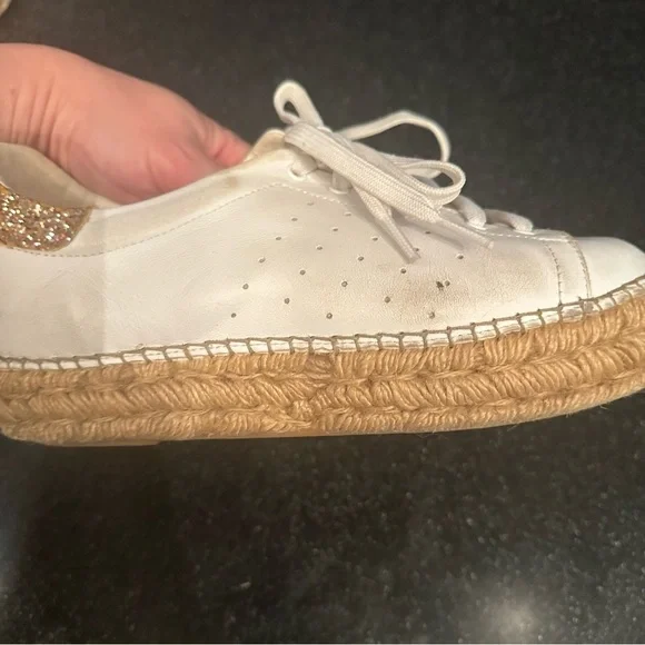 White and Purple Low-Top Sneakers with Textured Design - Picture 5 of 9